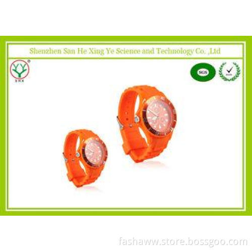 Fashionable Dustproof Silicone Strap Watches With Movement